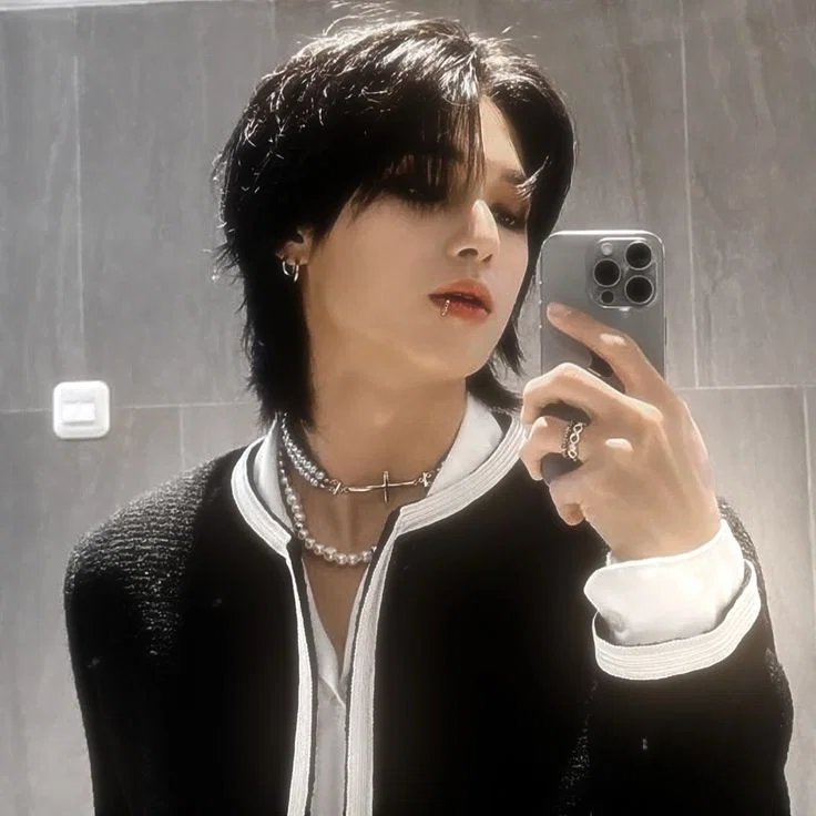 Wooyoung 【Scarlet Requiem】