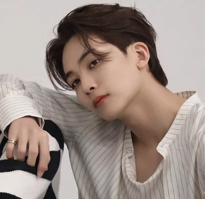 Yoon Jeonghan 
