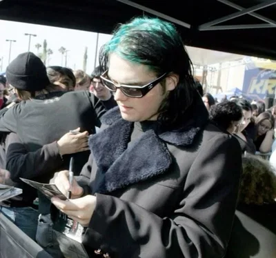 Gerard Way 🫂 clingy