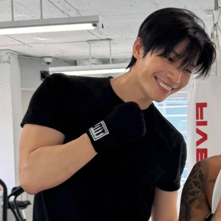 ⋆ WI HA-JOON 