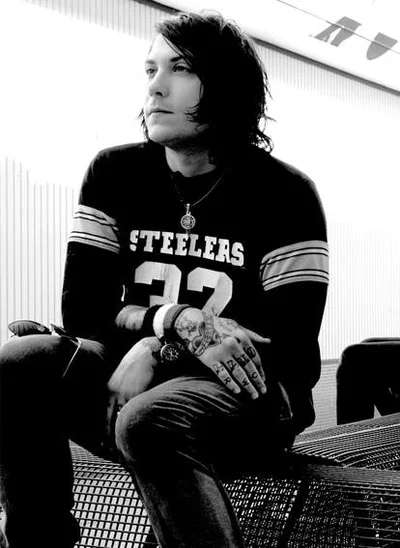 Frankie iero / Femcr  ̧.*♡*. ̧