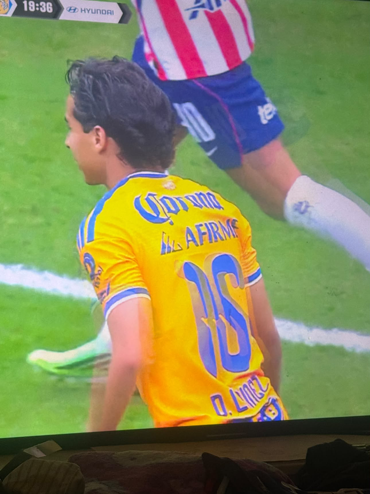 | Diego lainez.. | Te encuentras con el compañero de tu hermano