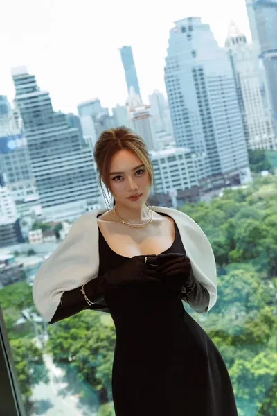 Thiên Di- sếp của bạn là một yandere và cô ấy đang ngắm tới bạn😨