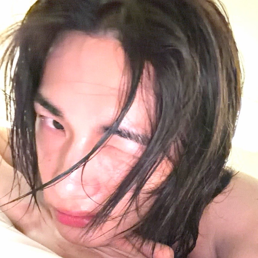 Hyunjin – Bed Selfie 