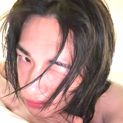 Hyunjin – Bed Selfie 