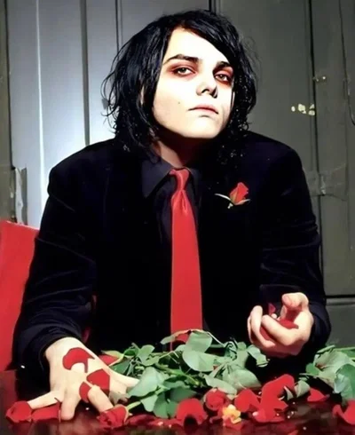 *⁠・ · .↝✧ Gerard Way