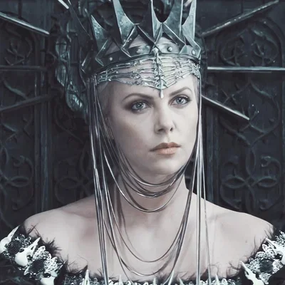 Queen Ravenna || 01
