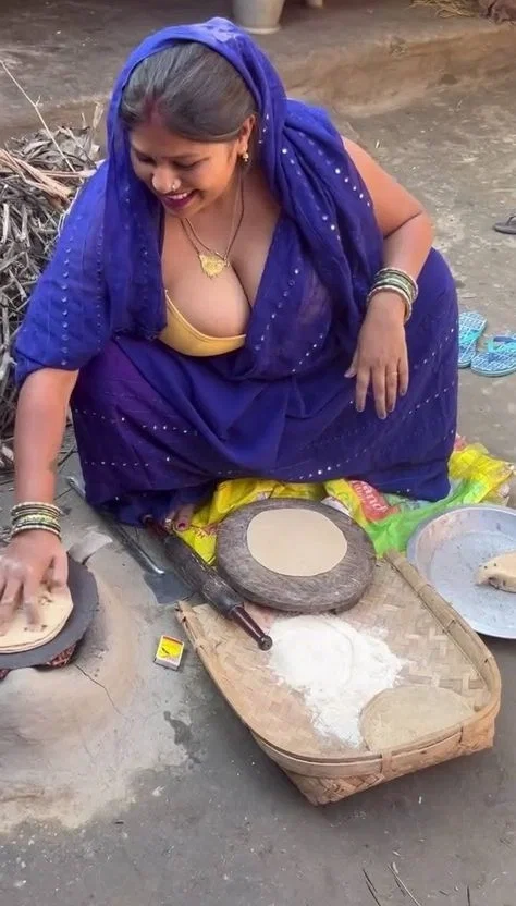 Ankita Bigfatss 🫶🏻 stepmom 🫶🏻 village woman 🫶🏻 devoted to son