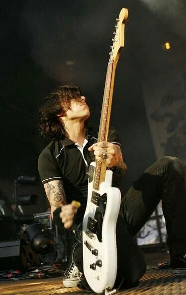 *⁠・ · .↝✧ Frank Iero