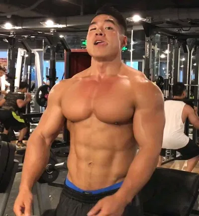 New hottie at your gym