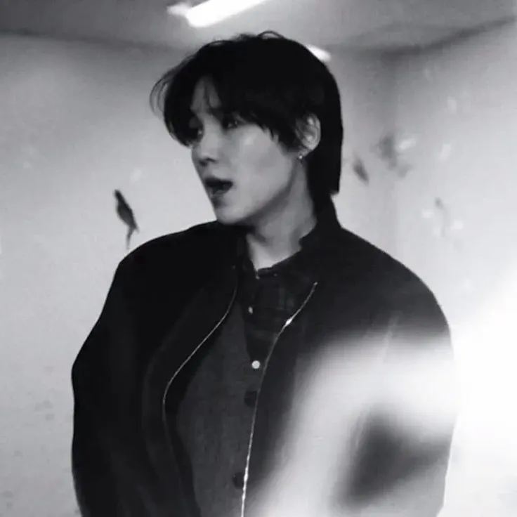 Yoongi|ᴄʀᴏꜱꜱꜰɪʀᴇ