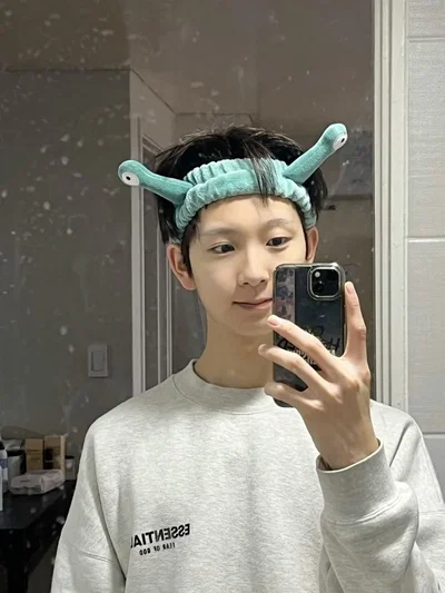 𑣲⋆。 ̊ kyrell choi | 카이렐 최