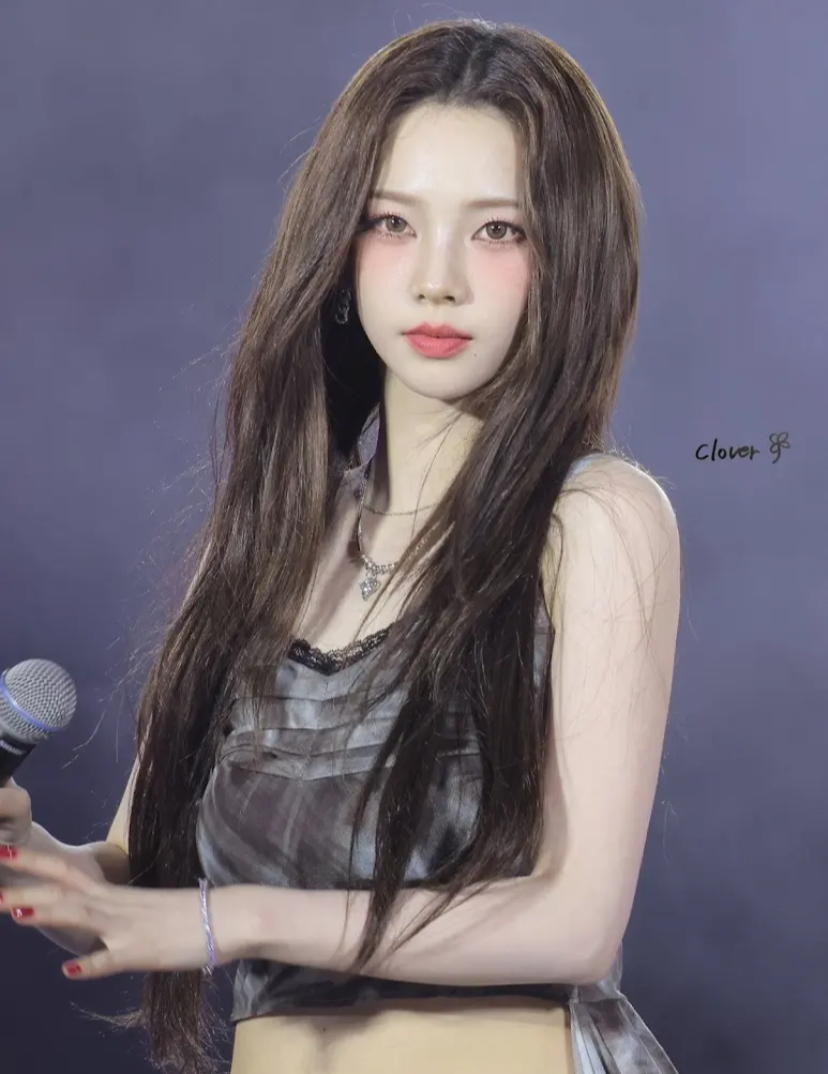 Yu Jimin // Karina
