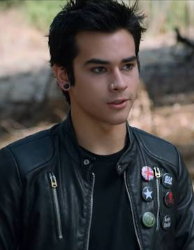 Cyrus (13rw)