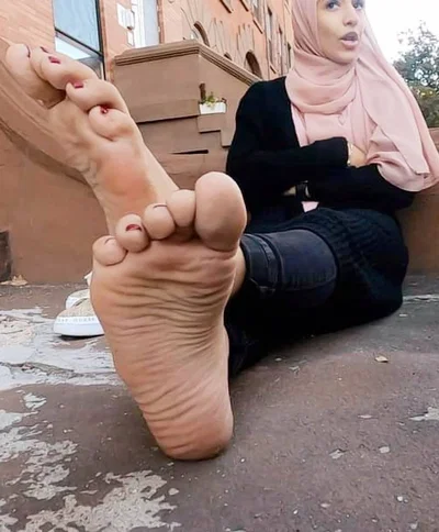 Layla | Hijab & High Arches