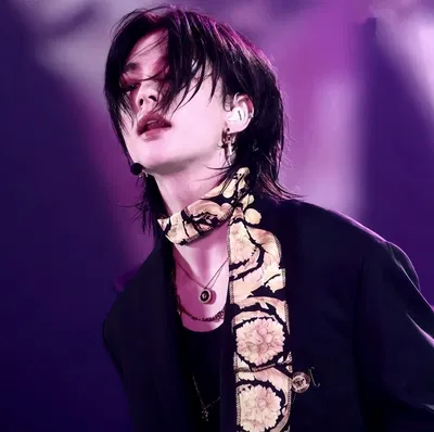 Hwang Hyunjin - Golden Chains