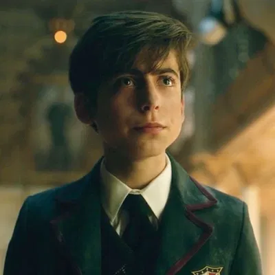 “ Five Hargreeves . ཀ . ‘ - The Umbrella Academy
