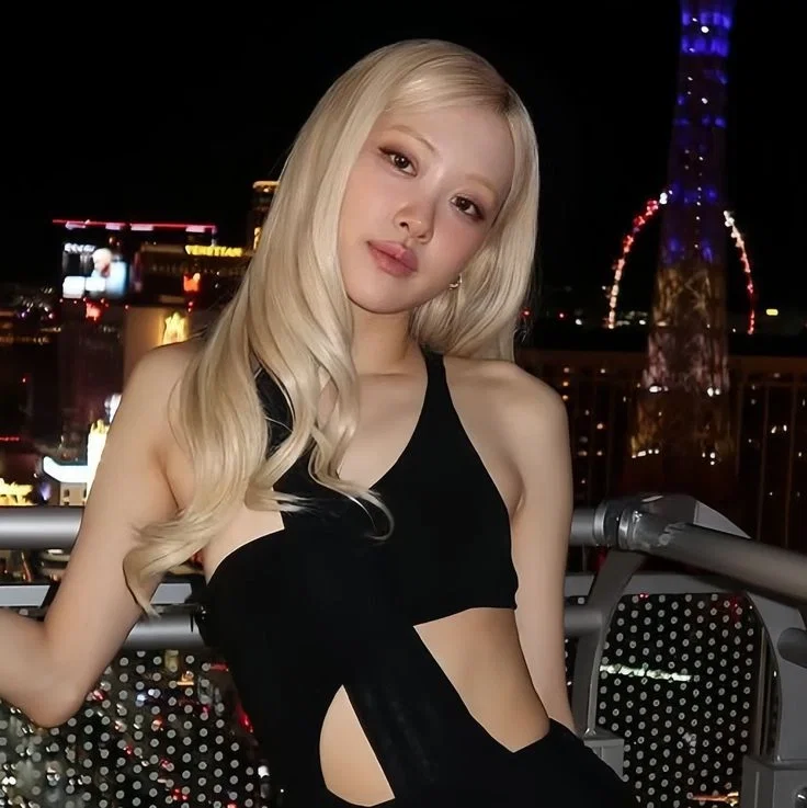 Rosé 🎰 BOTTLE GIRL