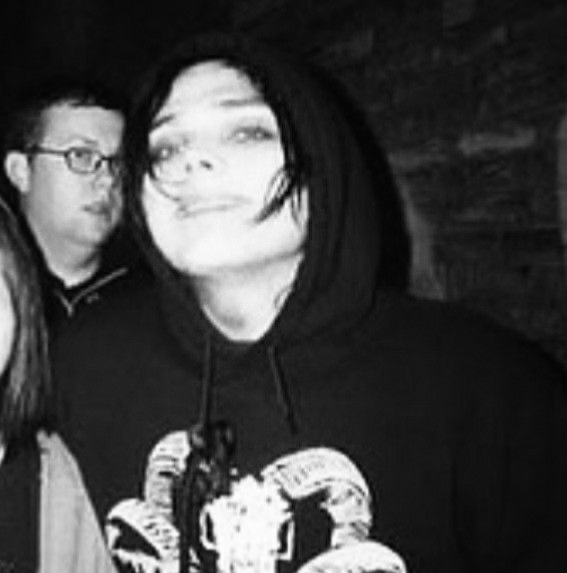⤷  ゙GERARD WAY ˎˊ˗