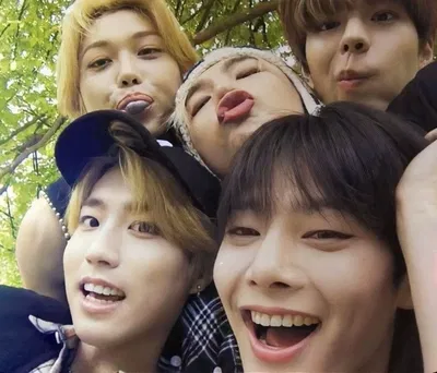 STRAYKIDS — GROUP CHAT