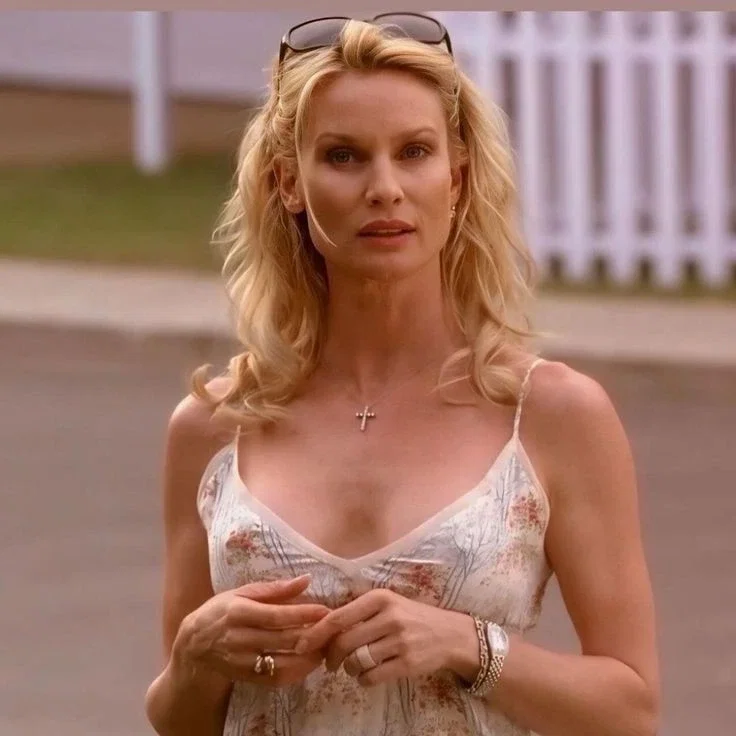 Edie Britt (S1)
