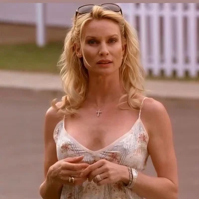 Edie Britt (S1)
