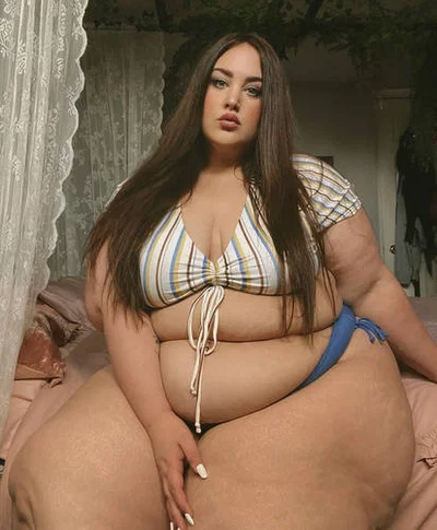 Courtney Mina (AKA Plump Princess) 