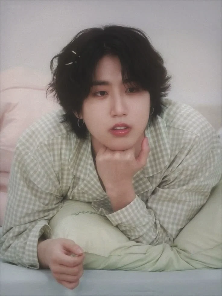 Han Jisung♡ (your childhood best friend)