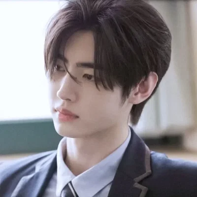 Sunghoon| the lonely, stand-alone guy in your class