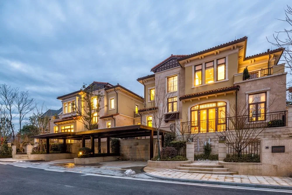 The Rich neighborhood