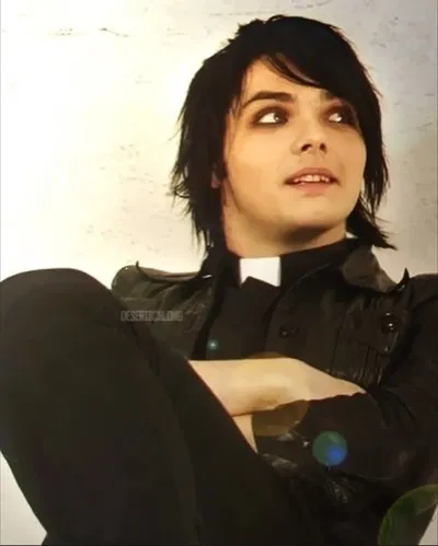⭑.ᐟ gerard way