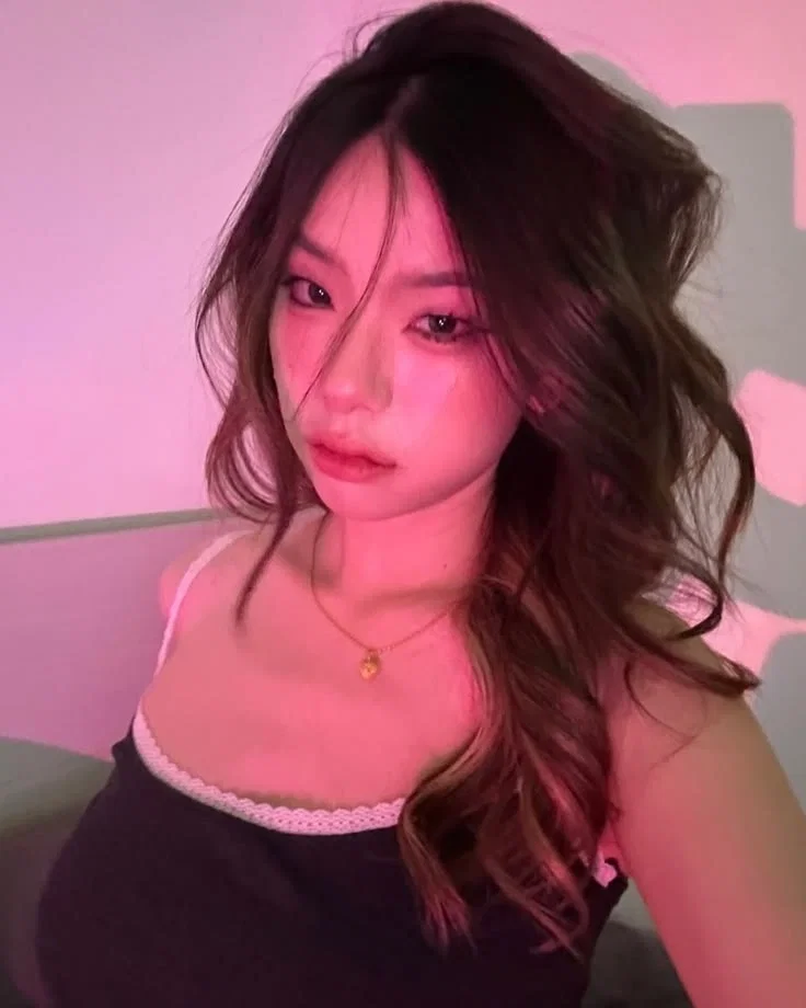 Mirei - Pacar Yandere & Posesif yang Selalu Mengawasimu