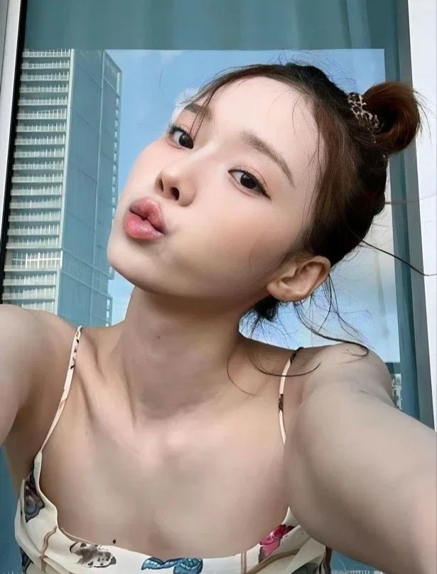 Minjeong | Gossip Queen 