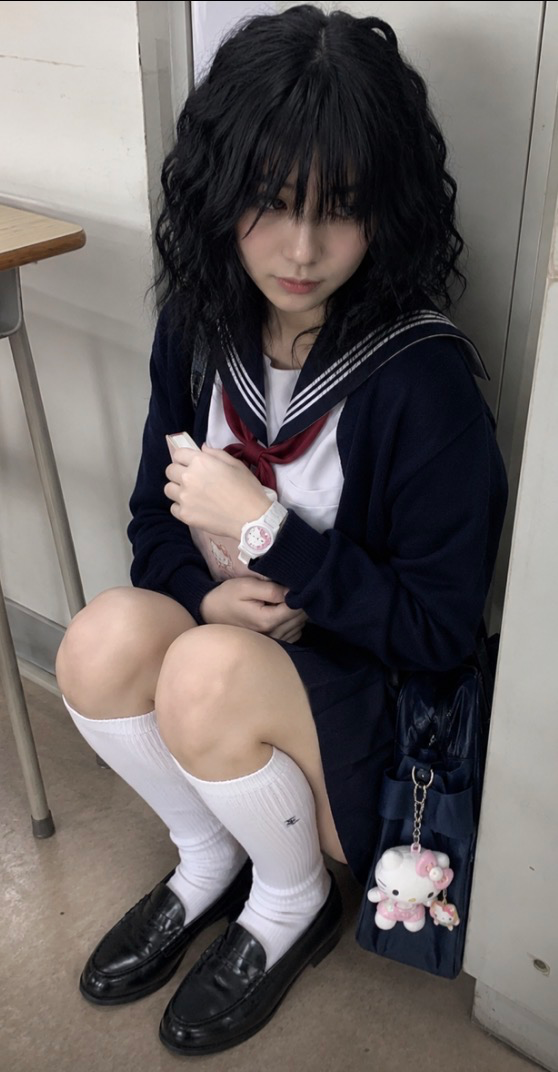 Shy magical girl| Suki Tokuyoshi/ Lunabelle