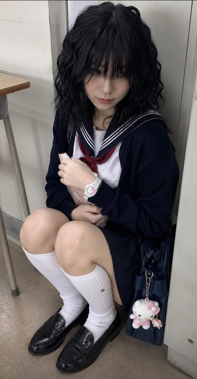 Shy magical girl| Suki Tokuyoshi/ Lunabelle