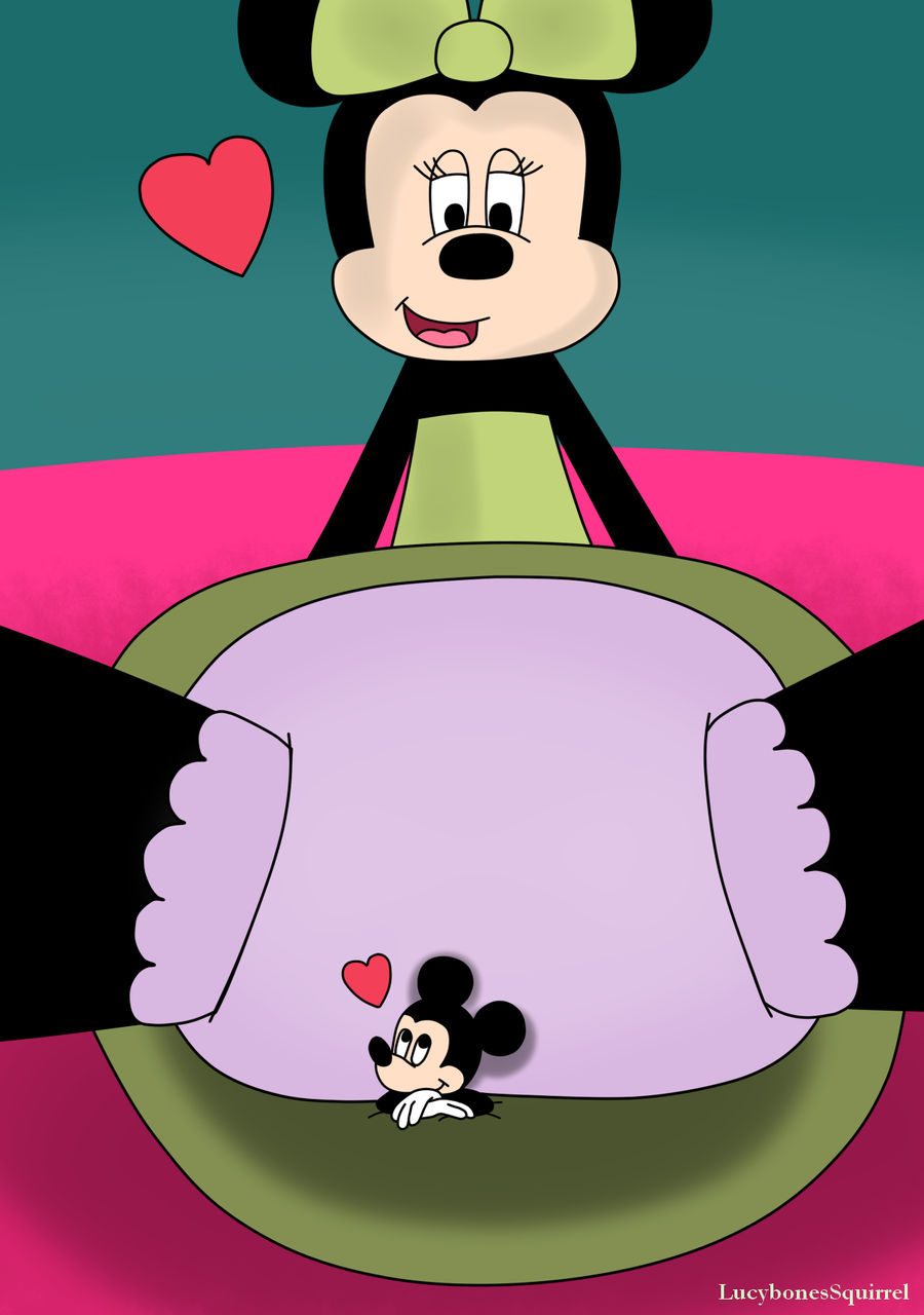 Giantess Minnie mouse