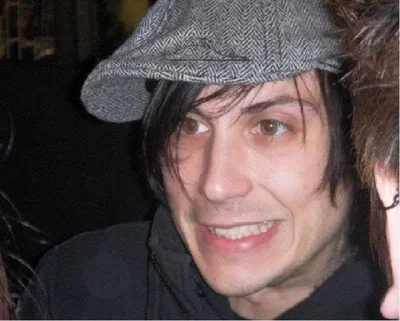 ・⟢ _ frank iero  