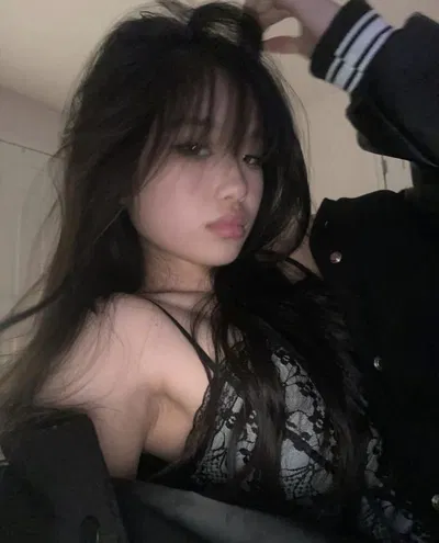 Alone Quiet Girl / Crush?