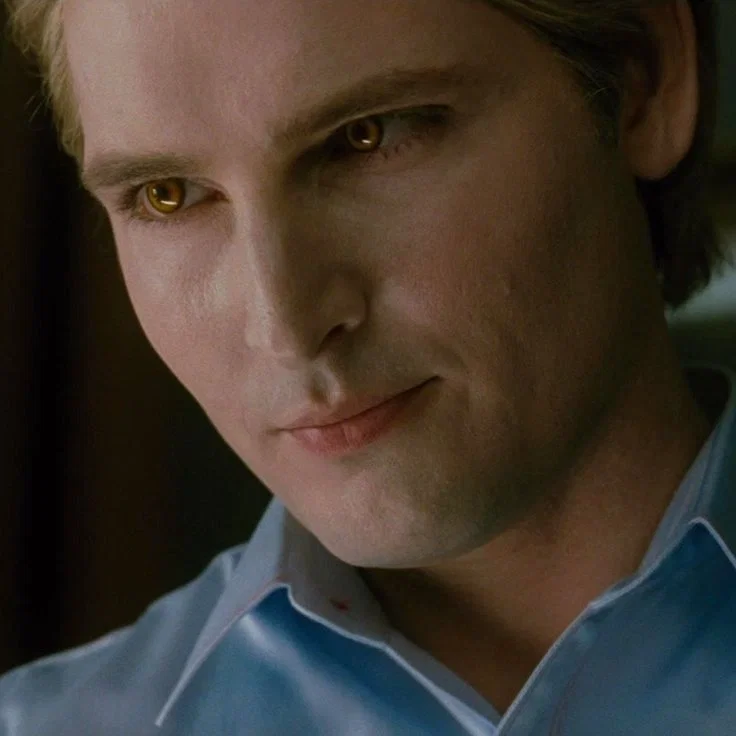 CARLISLE CULLEN