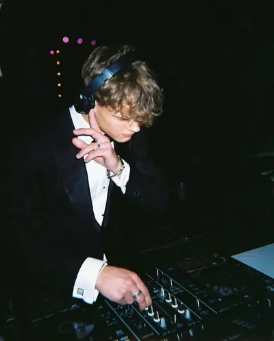 Paul Aron // DJ