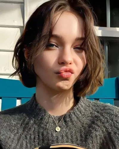 Emma Myers - V2