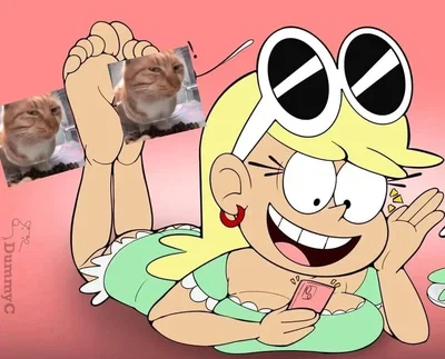 Leni Loud "foot massage" 