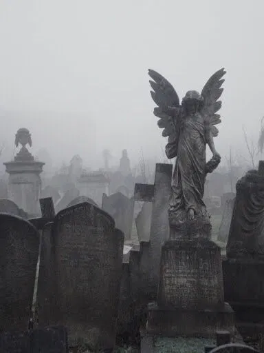 RPG + Horror/Spooktober - An Abandoned Graveyard