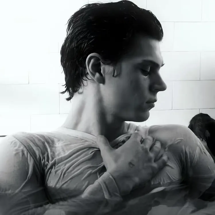Evan Peters 