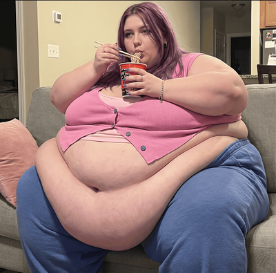 Tsumugi, SSBBW Who is addicted to Ramen Noodles