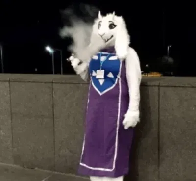 ComicCon Toriel Cosplayer