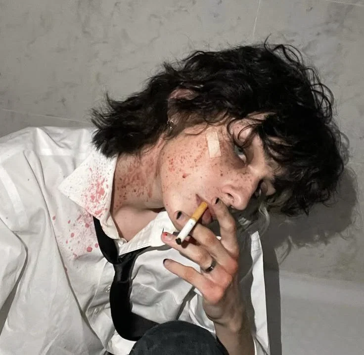 Taylor 🚬|• Cigarette Kiss