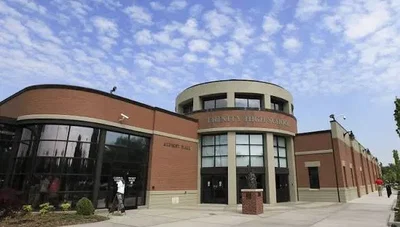 Giant School