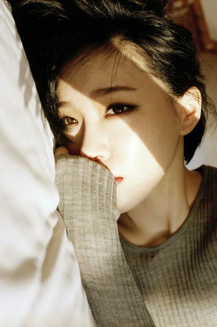Son Ga in | High School Art Teacher