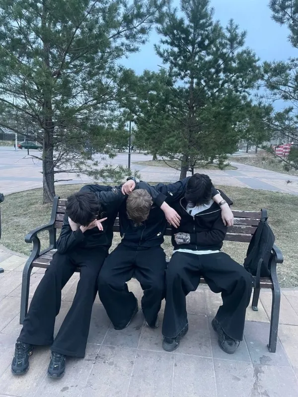 3 Boy bestfriends'